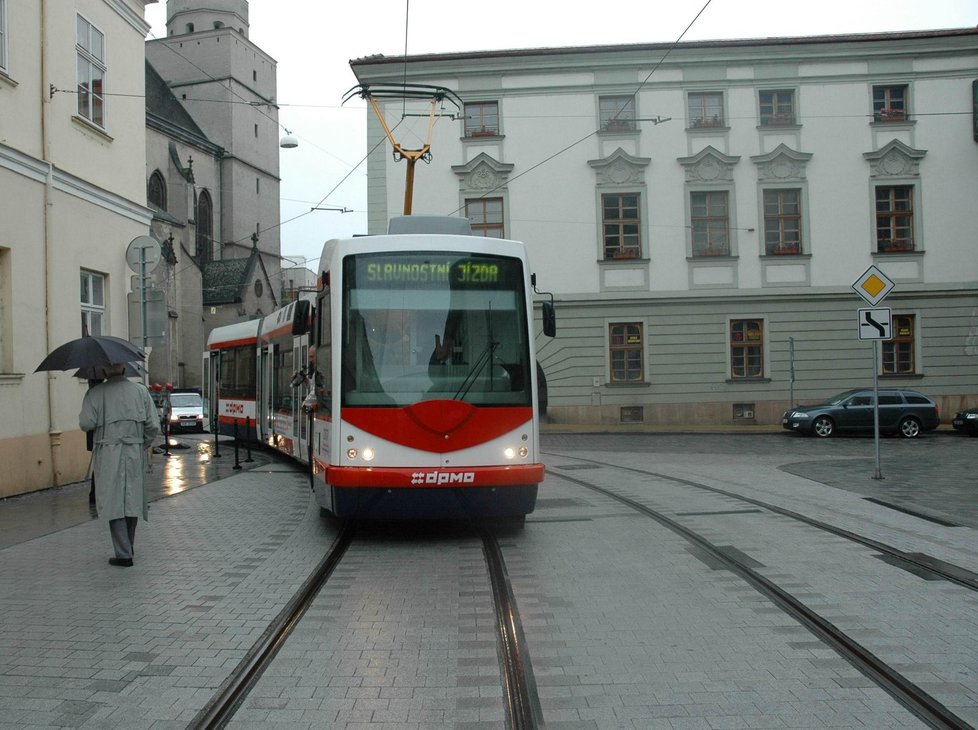 V Olomouci roční kupon není, čtvrtletní vyjde na 900 (za rok tedy 3600 Kč).