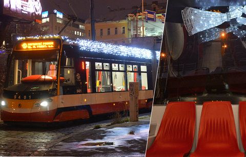 Vánoční tramvaj zdobí 9 tisíc světýlek: Cestující sveze na lince 9 a popřeje i klidné svátky