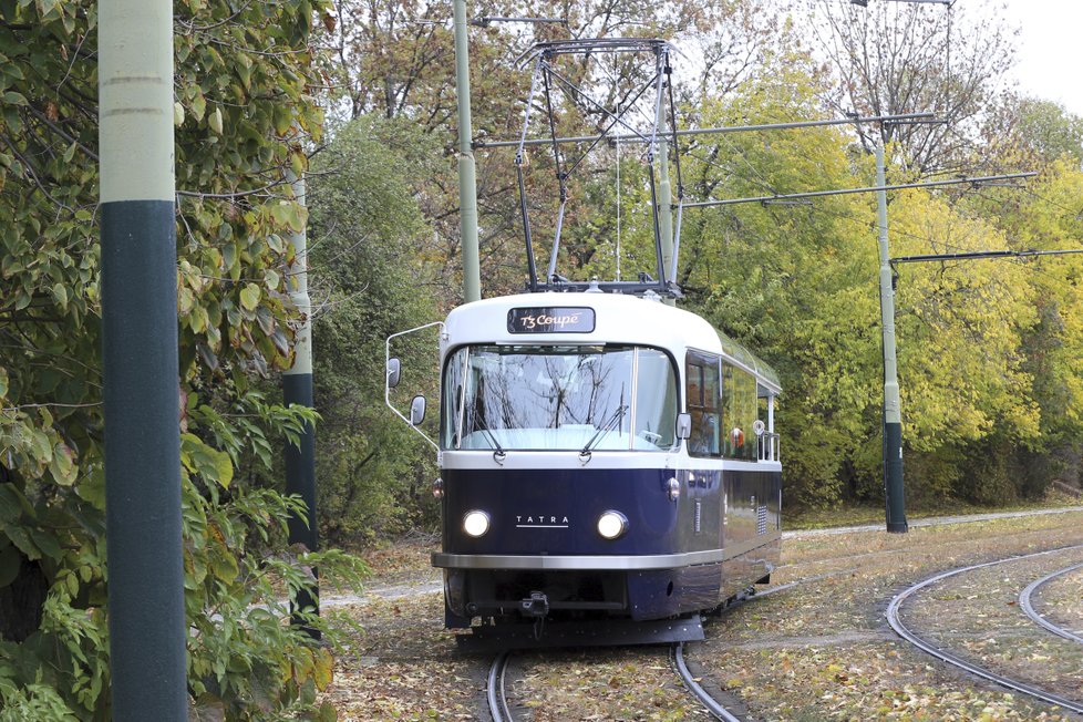 Tramvaj T3 Coupé v plné kráse poprvé v akci.