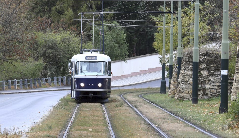 Tramvaj T3 Coupé v plné kráse poprvé v akci.