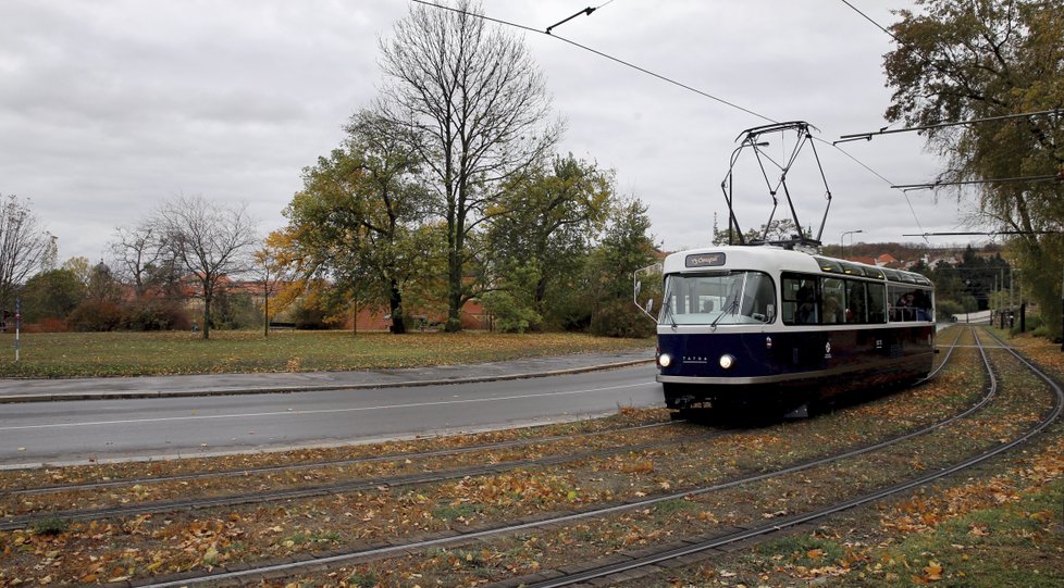 Tramvaj T3 Coupé v plné kráse poprvé v akci.