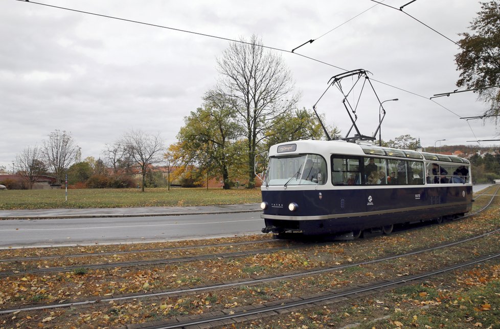 Tramvaj T3 Coupé v plné kráse poprvé v akci.