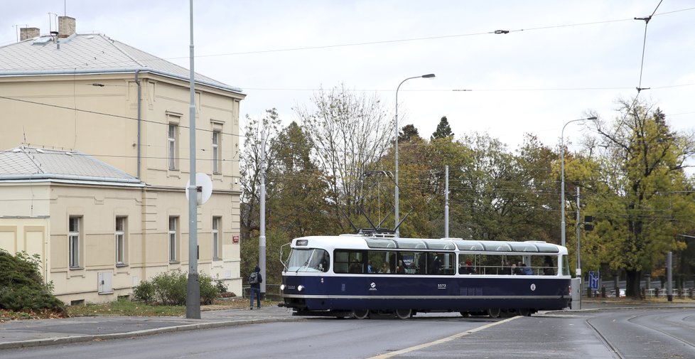 Tramvaj T3 Coupé v plné kráse poprvé v akci.