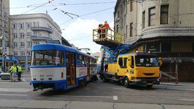 V centru Ostravy vykolejila tramvaj.