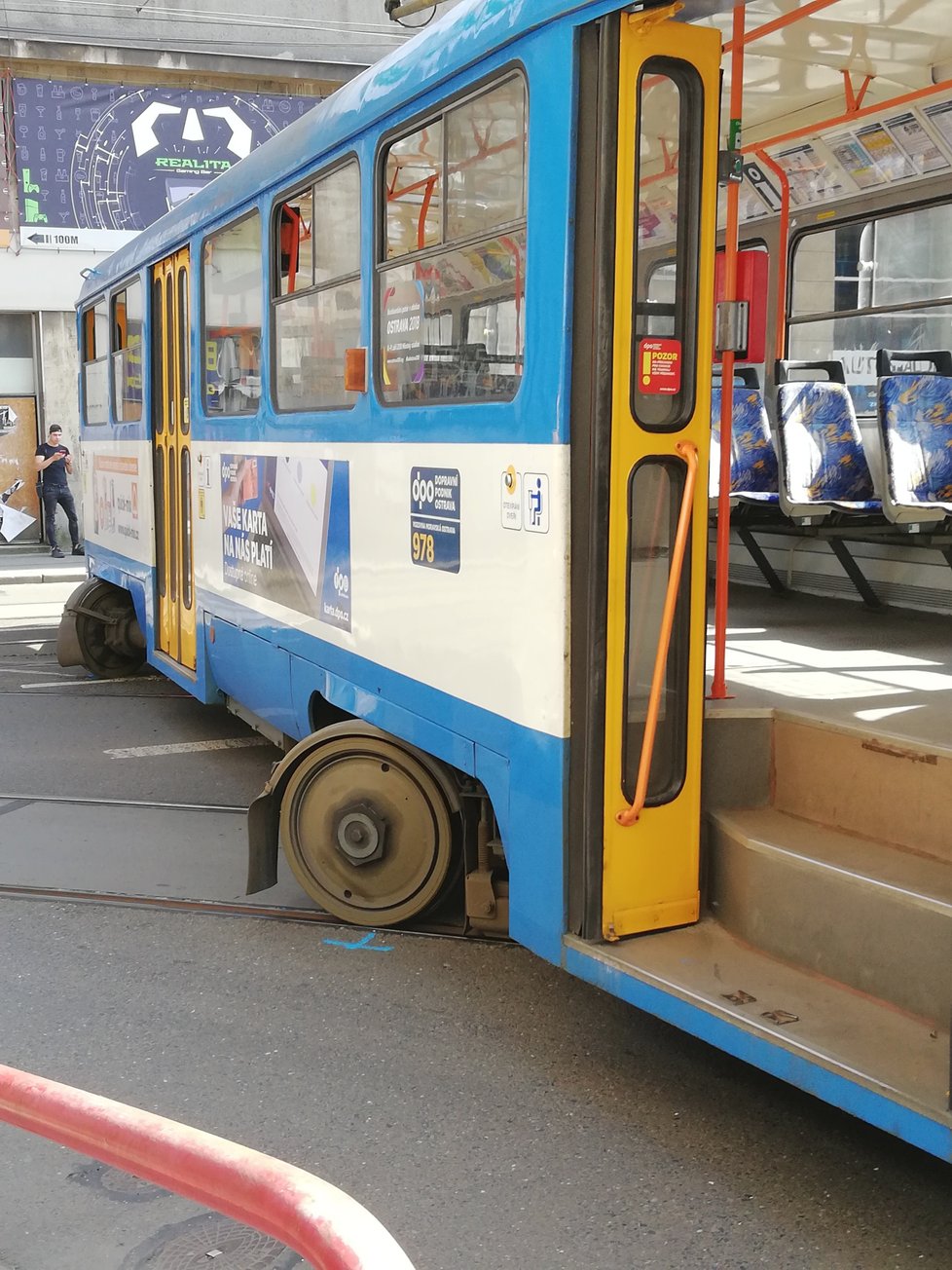 V centru Ostravy vykolejila tramvaj.