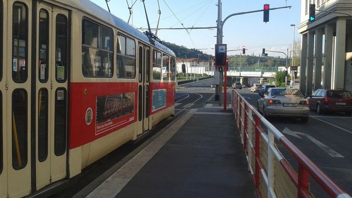 Tramvajová zastávka Nádraží Podbaba