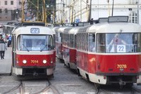 Po střetu s tramvají v Praze zemřel neznámý muž: Policisté hledají svědky