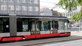 Pražané si i za jízdu v tramvaji budou moci zaplatit v novém systému Prague Market.