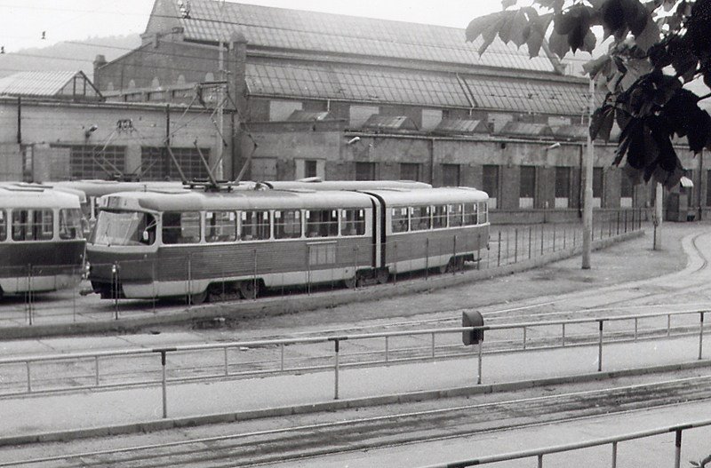 Legendární tramvaje Tatra K2 zamíří letos do důchodu. Poslední z těchto souprav v ČR jezdí v Brně. Cestující vozily po městě 50 let.