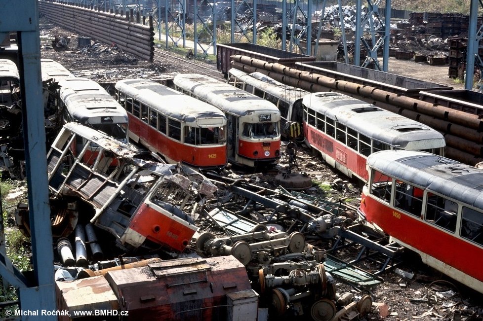 Během let řada tramvají Tatra K2 skončila na šrotišti.