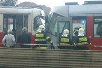 V Praze na Červeném Vrchu se srazily tramvaje: 10 lidí se zranilo