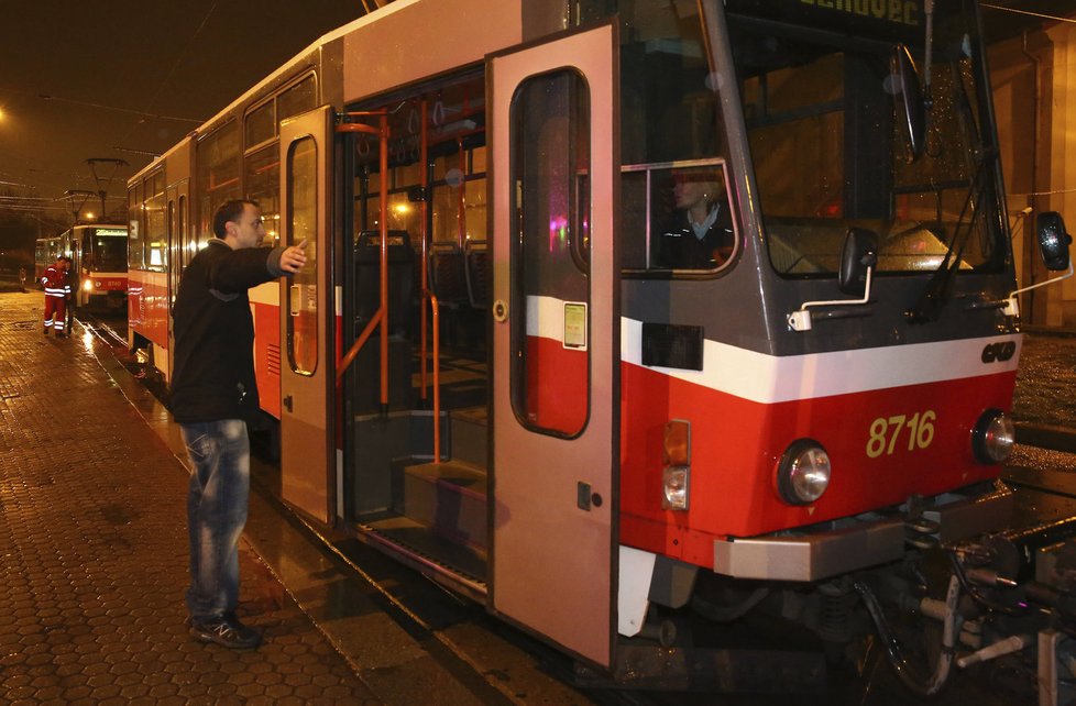 Kolaps tramvajové dopravy na pražské Palmovce.