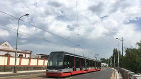 Mezi Pražskou tržnicí a Dělnickou nebudou měsíc jezdit tramvaje.