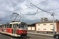 Další rána pro tramvaje v Holešovicích: Po uzavírce Libeňského mostu se nyní ruší důležitá linka!