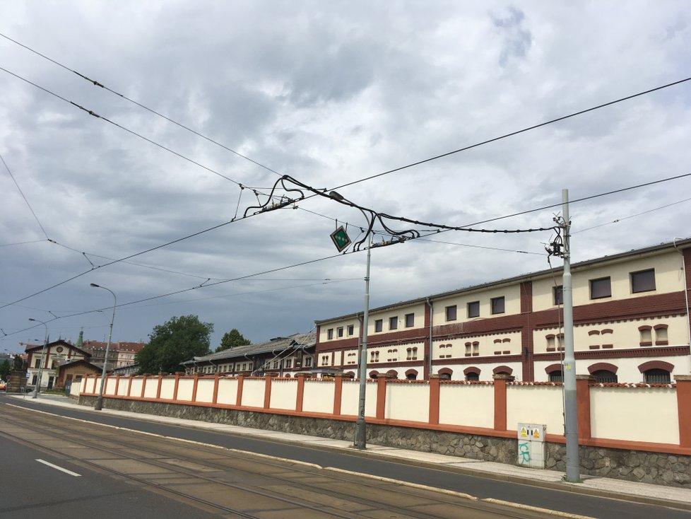 Na Bubenském nábřeží je nejhorší trolejové vedení v Praze, lokalitu čeká rozsáhlá změna v řešení veřejného prostoru.