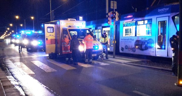 Nehoda tramvají na Podolském nábřeží