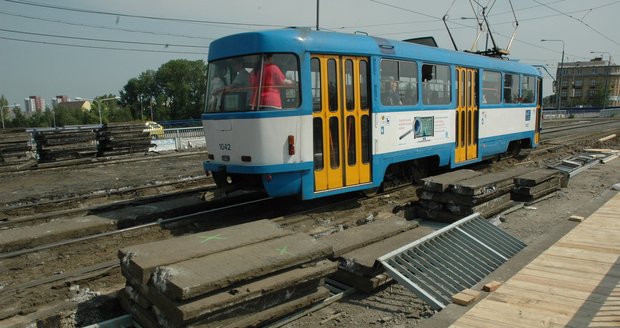 Tramvaje se budou půl roku prodírat staveništěm a v některých fázích je nahradí autobusy