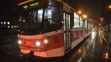 Opilá matka zapomněla své roční dítě v tramvaji: Našli ho až na konečné