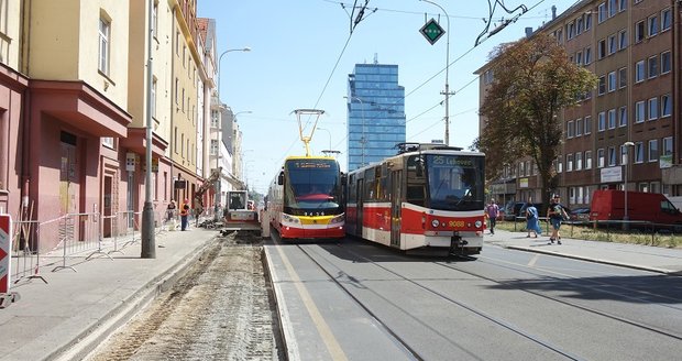 Rekonstrukce tramvajové zastávky Maniny potrvá do poloviny prosince.