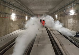 Cvičení záchranářů v prvním tramvajovém tunelu v Brně. První soupravy s cestujícími tudy projedou naostro v neděli.