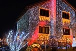 Vánoční důmv v Třanovicích je místní vyhlášenou raritou. Lidé z blízka i daleko ho chodí obdivovat již 10. rokem.