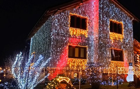 Vánoční nádhera v Třanovicích: Letos ubylo 10 tisíc žároviček