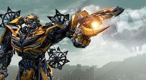 Fotky z Transformers: Optimus je kovboj (s mečem)