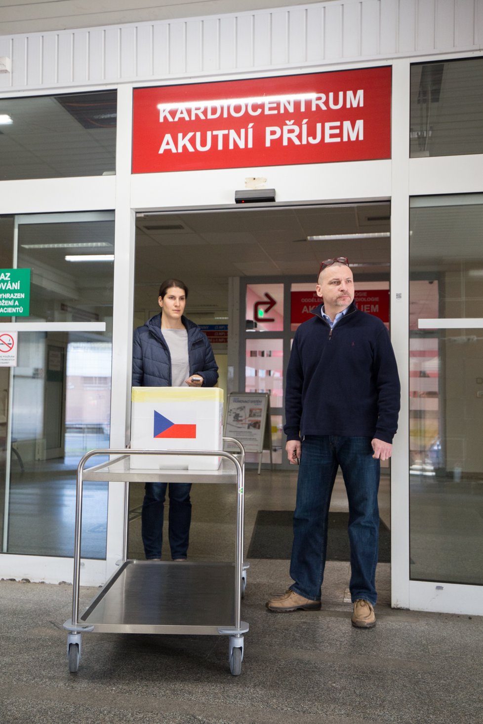 Čeští lékaři poprvé provedli párovou výměnu ledvin s Izraelem, dali tak šanci na lepší život šesti pacientům.