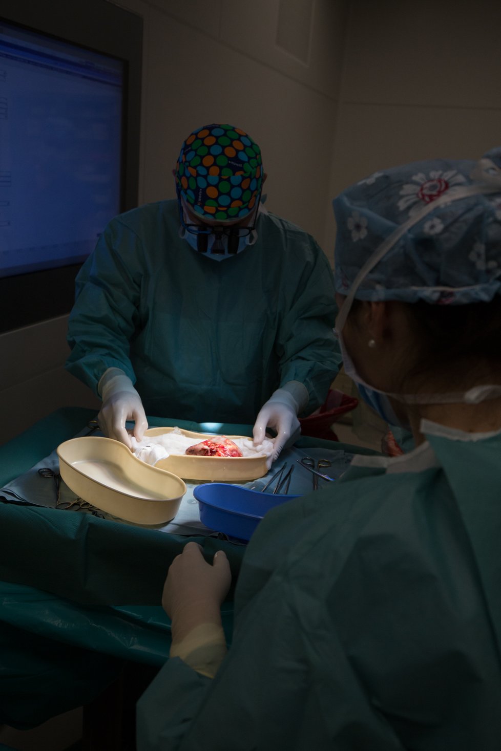 Čeští lékaři poprvé provedli párovou výměnu ledvin s Izraelem, dali tak šanci na lepší život šesti pacientům.