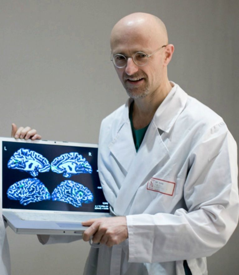 Neurochirurg Sergio Canavero chce provést transplantaci lidské hlavy