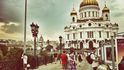 Chrám Krista Spasitele byl v roce 1931 zbořen, aby udělal místo Paláci sovětů, který nebyl nikdy postaven. Jeho znovuvýstavba byla dokončena v roce 2000.