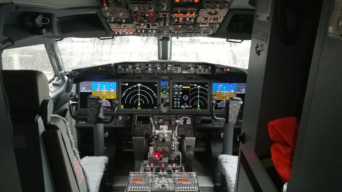 Kokpit prvního Boeingu 737 MAX 8 společnosti Travel Service