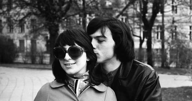 1972 Martha s Pavlem randí v parku Koliště v Brně.