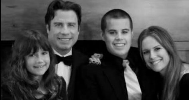 John Travolta se svou rodinou