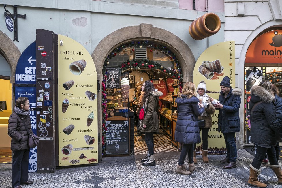 Trdelník je zlatý důl - suroviny na jeho výrobu stojí 6 korun, prodává se ale za 60.