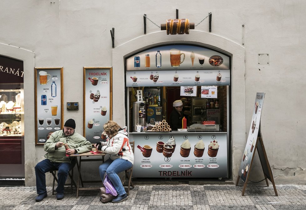 Trdelník je zlatý důl - suroviny na jeho výrobu stojí 6 korun, prodává se ale za 60.