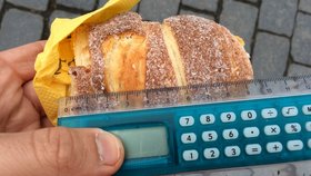 Trdelník ze Staromáku měřil jen devět centimetrů. O pár set metrů dál přitom seženete i 15centimetrový.