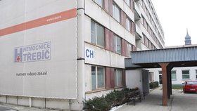 Třebíčská nemocnice čelí trestnímu oznámení. Rodiče tamní lékaře viní ze smrti svého syna