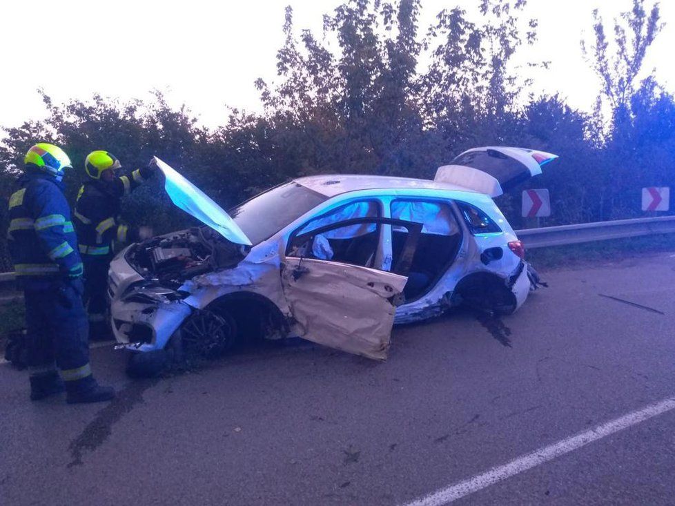 K vážné dopravní nehodě došlo ve středu večer v pražských Třeboradicích.