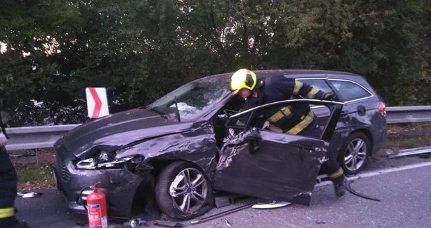K vážné dopravní nehodě došlo ve středu večer v pražských Třeboradicích.
