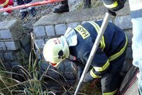 Mrtvola stařenky plavala v hasičské nádrži