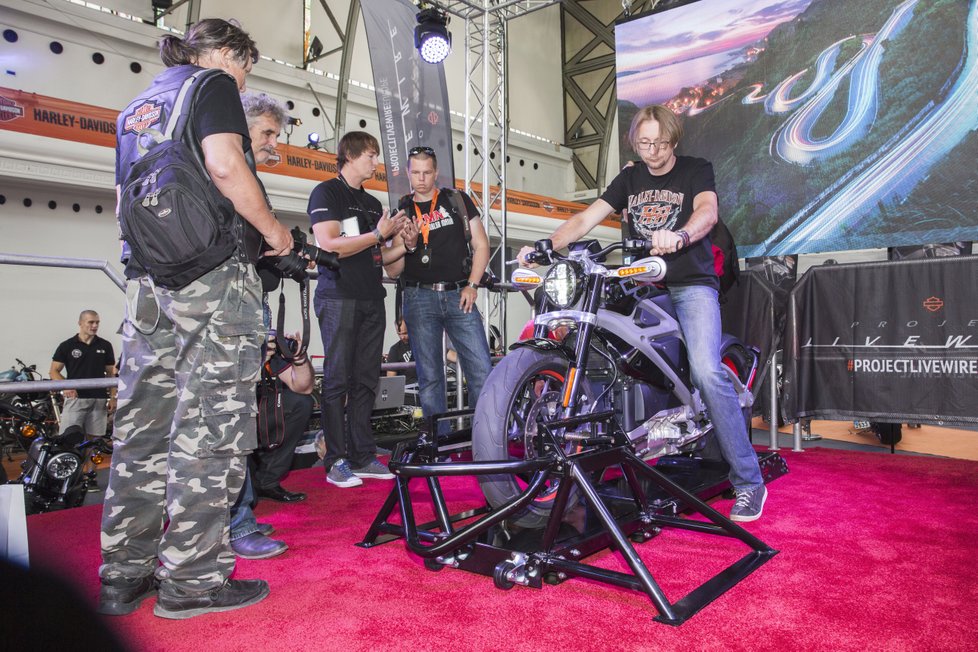 V roce 2015 byl v Praze představen „elektrický“ Harley na Jumpstart.