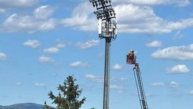 Muž (36) opakovaně leze na stožáry a budovy.