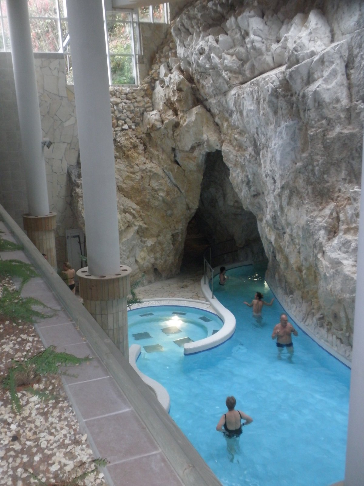 Jeskynní lázně Miskolc-Tapolca nabízejí příjemný relax v teplé vodě.