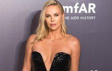 Herečka Charlize Theronová odhalila: Můj syn (7) je vlastně dcera!