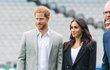 Harry A Meghan na hřišti v Dublinu.