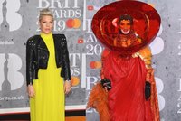 Brit Awards: Vysoké rozparky a módní halucinace! Kdo ukázal prádlo?