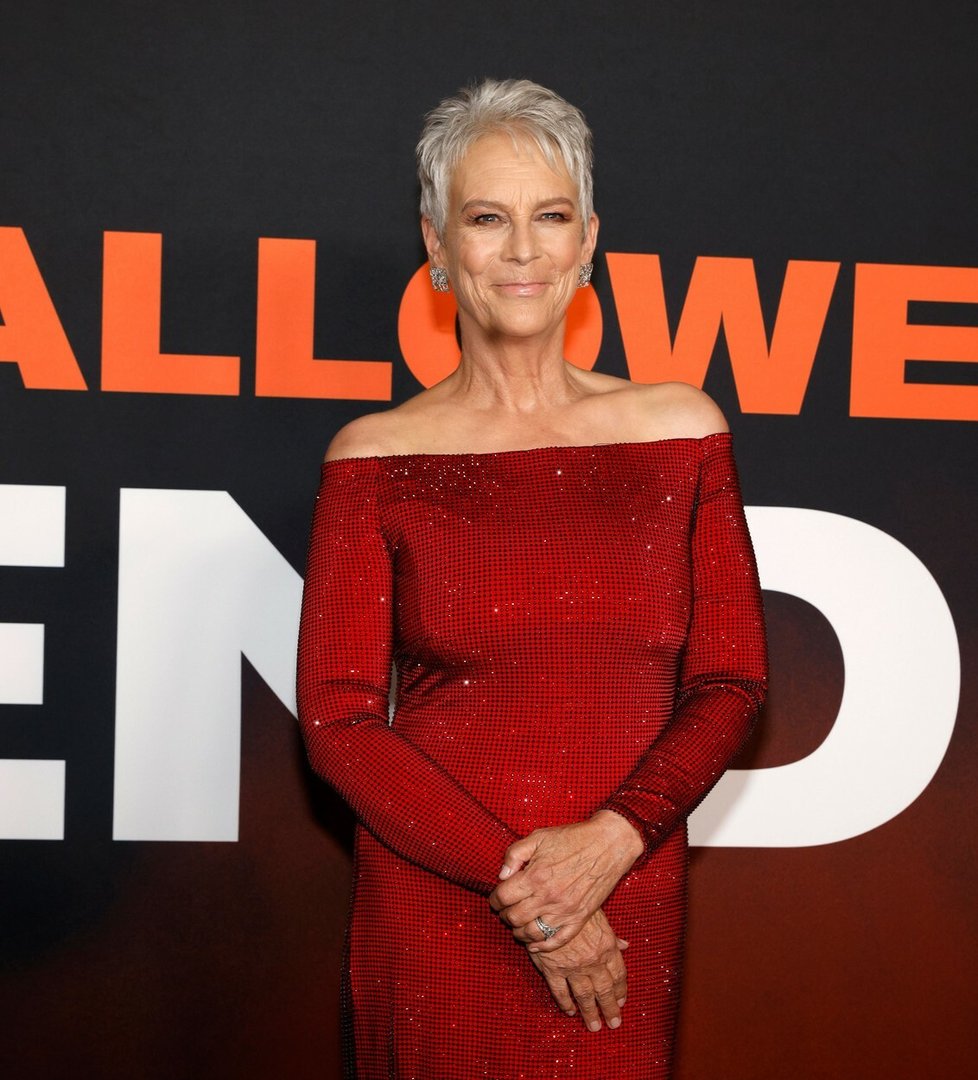 Čtyřiašedesátiletá herečka Jamie Lee Curtis je opravdovým klenotem každé společenské události.