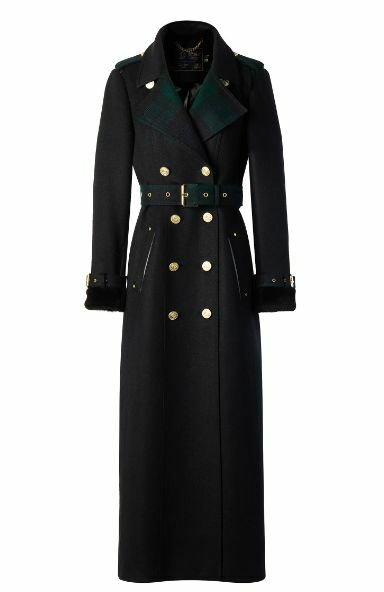 Podobný model kabátu, který oblékla princezna Kate, zakoupíte na www.hollandcooper.com. Pořizovací cena je £1,200 tedy v přibližném přepočtu 32571 Kč.