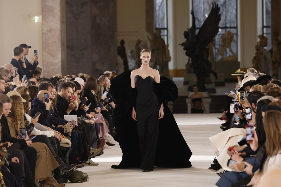 Schiaparelli, Haute Couture Fashion Week Paris